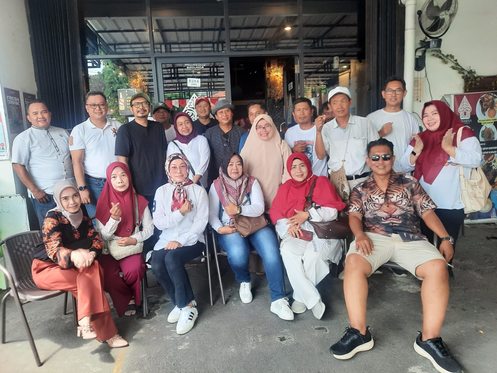 Tali Silaturahmi Terajut Kembali, Alumni SMAN 4 Karawang 1995 Bertemu dalam Reuni Penuh Cinta dan Kenangan