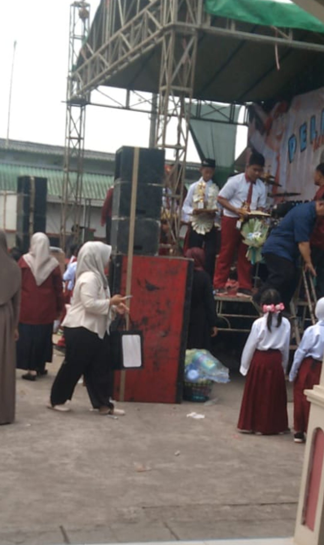 Pelepasan 26 Siswa-Siswi SDN Tanjung 2 Berlangsung Khidmat, Diwarnai Santunan Anak Yatim