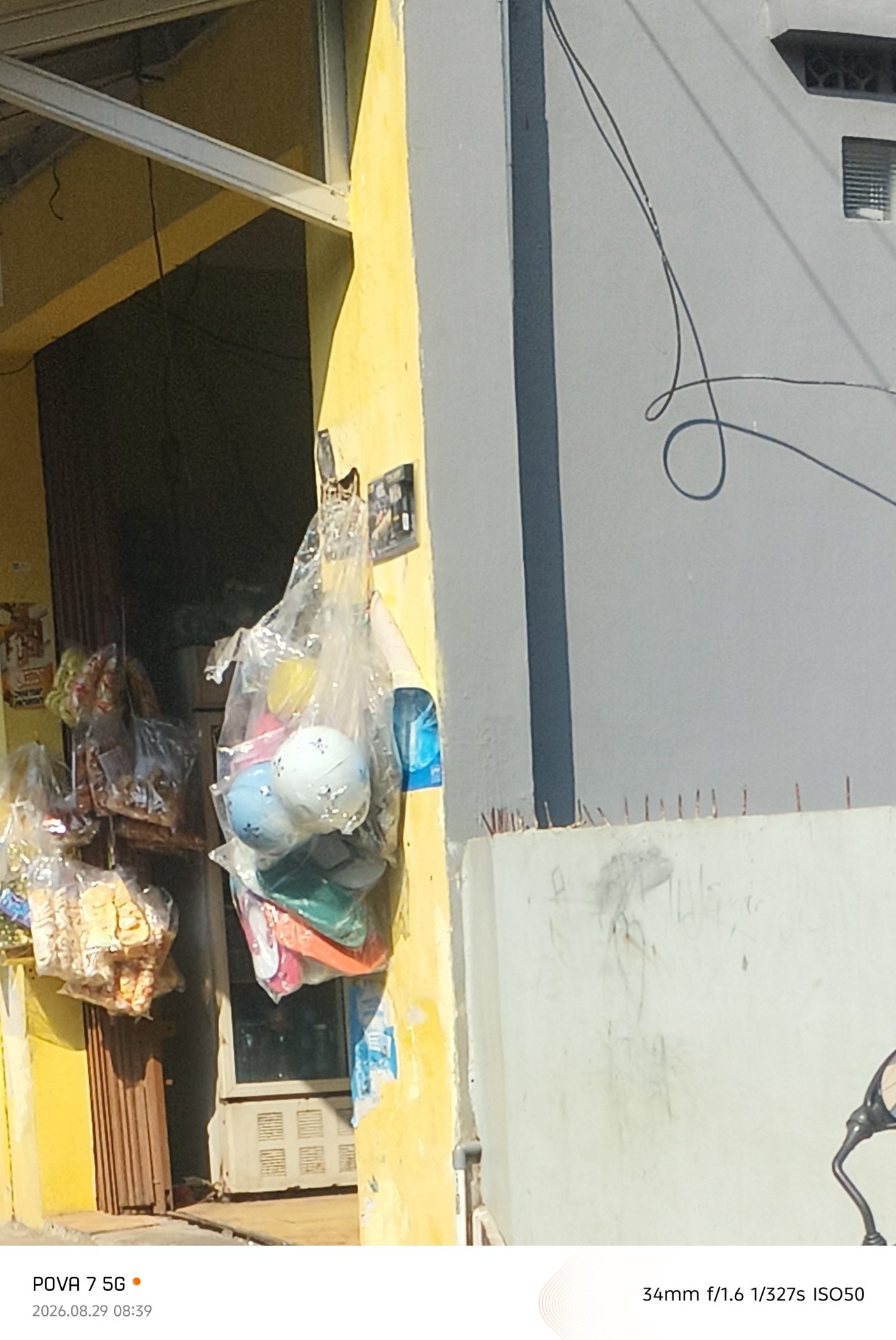 Diduga Marak Peredaran Rokok Tanpa Cukai Dekat Kantor Kecamatan Cikampek, Aktivitas Penjualan Disebut Terlihat Terang-terangan